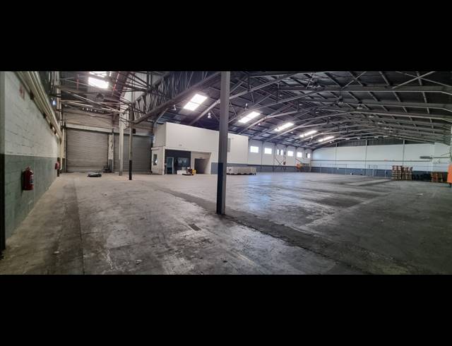 2,549M² WAREHOUSE TO LET IN AIRPORT INDUSTRIA